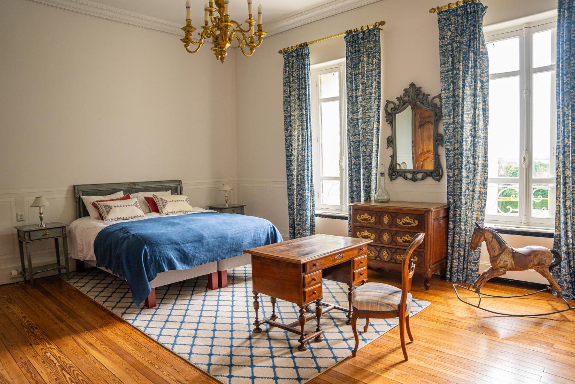Chateau De Lussac Lussac  Zimmer foto
