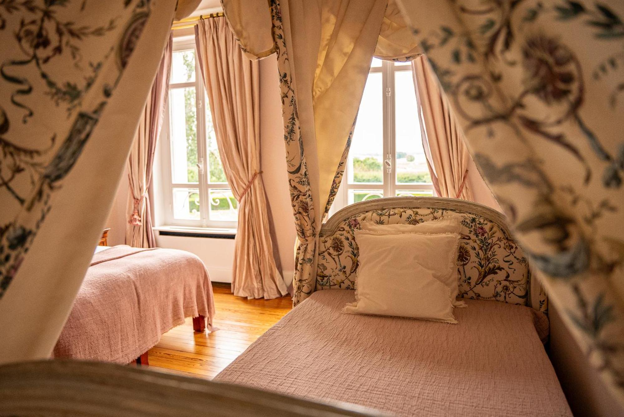 Chateau De Lussac Lussac  Zimmer foto