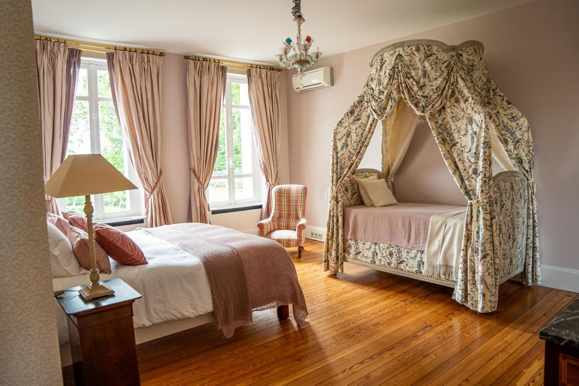 Chateau De Lussac Lussac  Zimmer foto