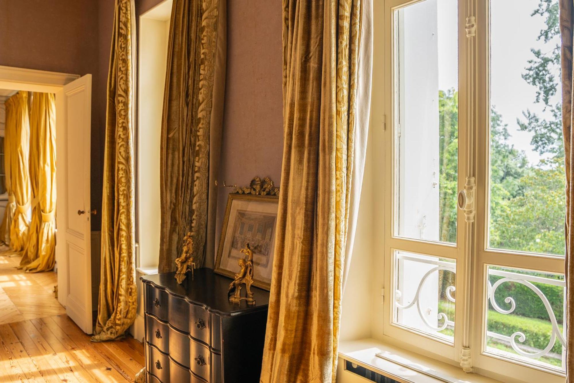 Chateau De Lussac Lussac  Zimmer foto