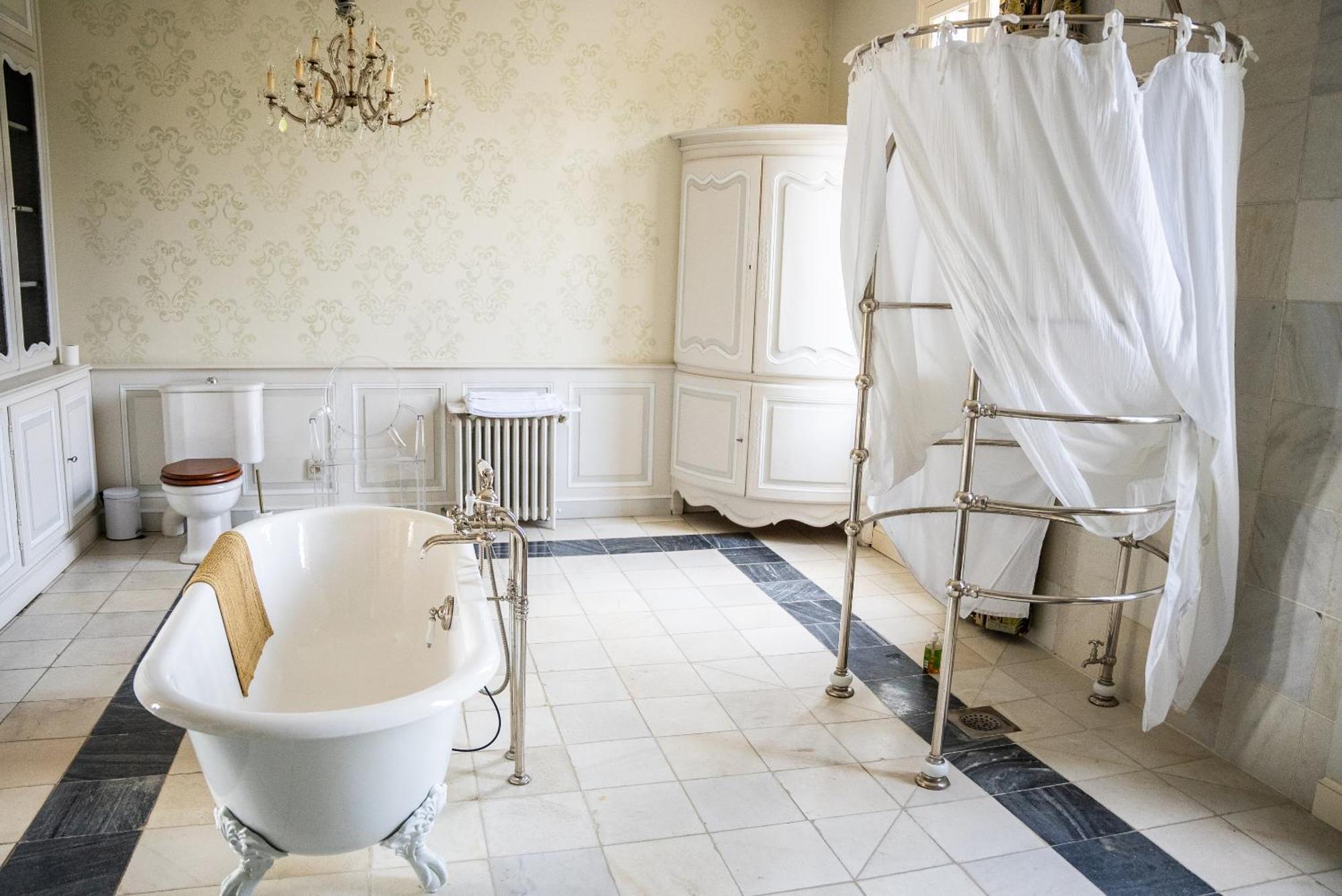 Chateau De Lussac Lussac  Zimmer foto